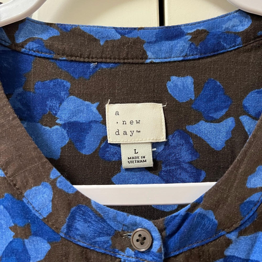 blouse - Large - Picture 2 of 2